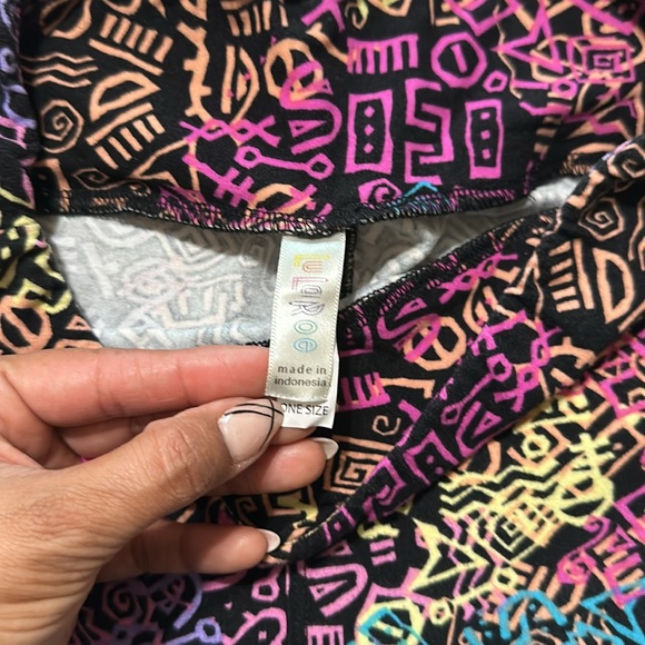 LulaRoe buttery soft leggings. - Picture 3 of 3